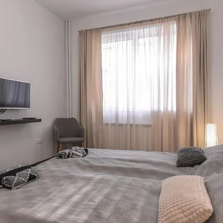 Apartment 2 Bedroom For Up To 6 Guests *