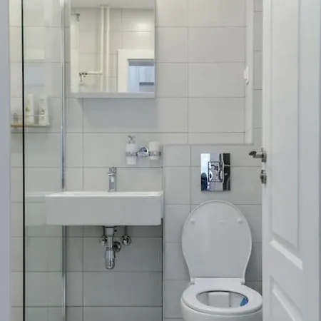 Apartment 2 Bedroom For Up To 6 Guests