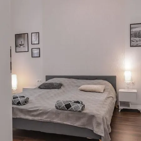 2 Bedroom For Up To 6 Guests Apartment *
